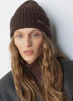 Коричнева шапка руслан багінський