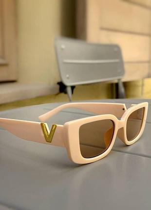 Сонцезахисні жіночі окуляри , пластикова оправа uv400 бежевий