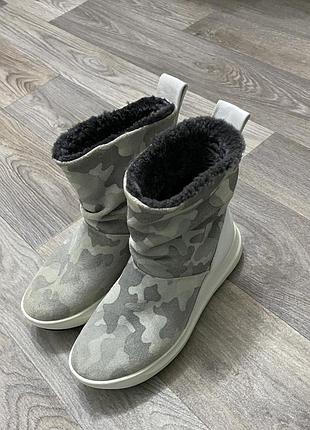 Черевики жіночі