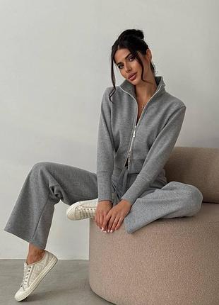 Зручний ангоровий костюм укорочена кофта на двосторонній блискавці з манжетом по низу та штани палаццо вільного крою на резинці зі шнурком