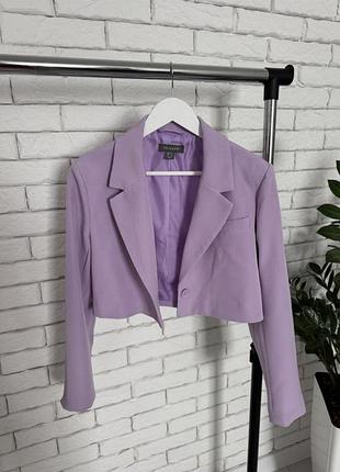 Укороченный лиловый пиджак