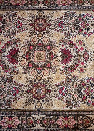 Ковер в хорошем состоянии