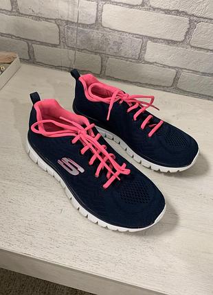 Кросовки жіночі
