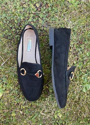 Чорні замшеві лофери new look