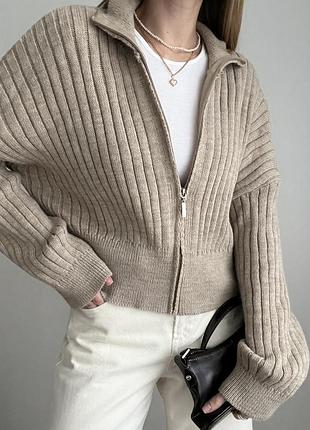 Бежевий светр на замочку