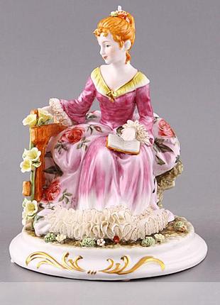 Статуетка порцелянова lefard дівчина з книгою 20 см порцеляна