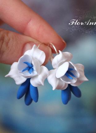 "бело-лазурные фрезии" авторские серьги из полимерной глины