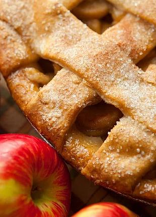 Соєва ароматична свічка в сірому кашпо у формі черепа hot apple pie