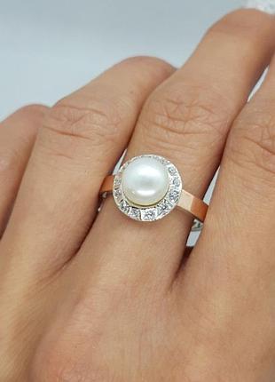 Кольцо серебряное 925 пробы круг с жемчугом и камнями 17