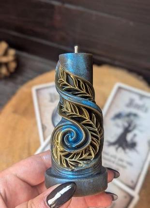 Свічка з бджолиного воску футуризм