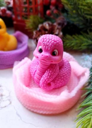 Змійка. мило змійка. мило змійка символ року 2025