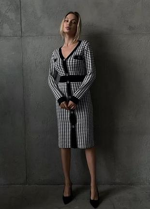 Трикотажна сукня міді