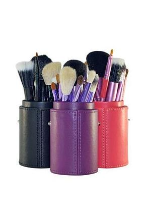 Набор кистей в практичном тубусе из экокожи розовый