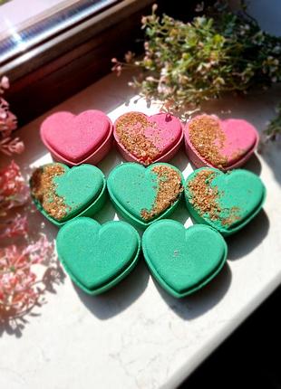 Бомбочка для ванн. ароматна бомбочка для ванн.