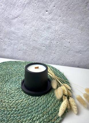 Соевая свеча с эфирными аромамаслами в гипсовом кашпо minimal на подставке verbena