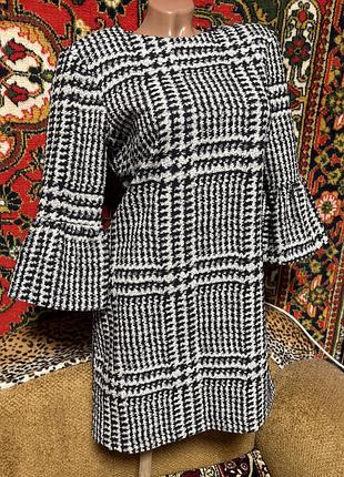 Стильна гарна сукня zara woman з модним принтом. зроблена в туреччині.