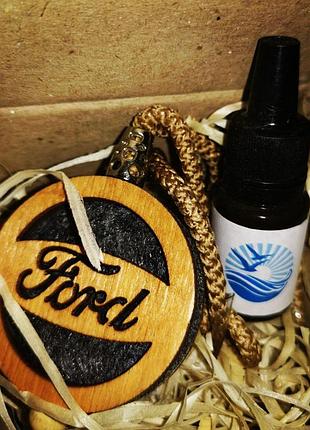 Ароматизатор в деревянной машине с логотипом ford (форд)