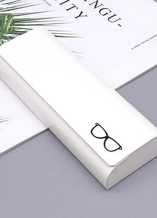 Універсальний футляр для окулярів 15.5×6×3 см білий