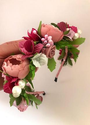 Віночок на голову з бордових квітів півонії пудровий, романтичний