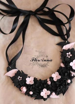 Чорне кольє з квітами "стильний вечір". біжутерія із полімерної глини. подарунки ручної роботи