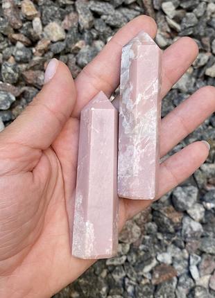 Обелиск розовый опал (имитация), столбик или карандаш из обработанного щебня, вес 40-70 г, высота 7-8 см