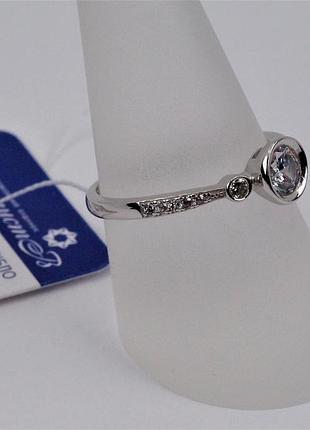 Кольцо серебряное с цирконием 925 пробы.