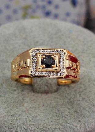 Печатка xuping jewelry черный фианит в квадрате по бокам тесненная змейка р 22 золотиста