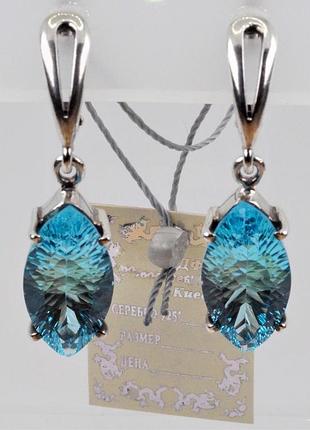 Серьги подвески серебряные с красивой огранкой тоапзов 925 пробы.