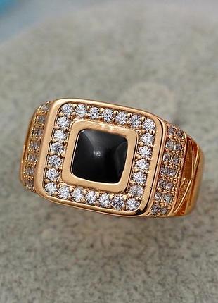 Печатка xuping jewelry черная пирамида с камнями у подножья 19 золотистая