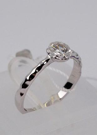 Кольцо серебряное с цирконием 925 пробы.