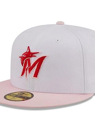 Бейсболка miami marlins new era white/pink scarlet undervisor 59fifty fitted hat розмір не регулюється 7 1/8 56.8 см