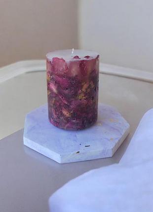 Розовый шепот свеча с лепестками розы – 35 часов горения, с ароматом бабл-гам