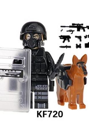 Фигурка военный спецназовец полицейский в противогазе с собакой