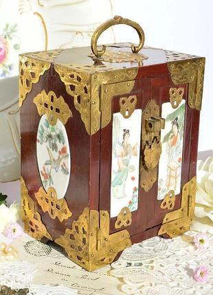 Шкафчик-шкатулка для украшений