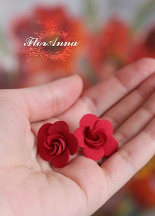 Авторские красные серьги гвоздики ручной работы "красные розочки"