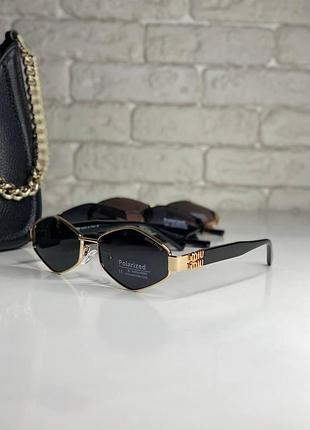 Женские солнцезащитные очки miu miu polarized ромбы черные/кориченвые золотые очки с поляризацией миу миу черный/золотой