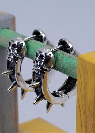 Серьги-кольца серебряные "черепа с шипами" 925 пробы.