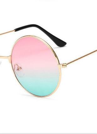 Круглі окуляри тішейди з кольоровою лінзою з градієнтом рожево-бірюза в золоті