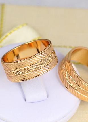 Обручальное кольцо xuping jewelry граненое 8 мм 16,17,18 р золотистое медицинское золото, 17"