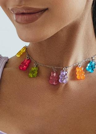 Яркое колье с подвесками в форме желейных мишек