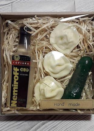 Подарочный набор сувенирного мыла водка, огурец и пельмешки мыло ручной работы