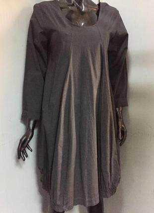 Стильное платье oversize в сером цвете по скидке.