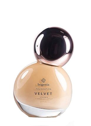 Тональна основа для обличчя velvet з мотивуючим ефектом bogenia 30 мл 002 beige rose