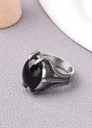 Кольцо серебристое камень овал черный зубцы нержавеющая сталь женское мужское