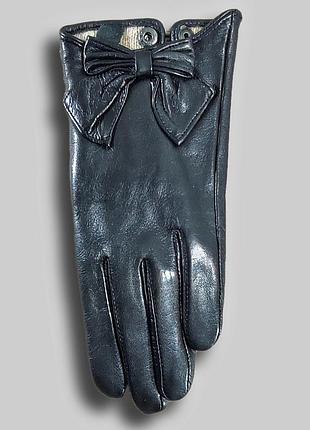 Укороченные женские кожаные перчатки на шерсти черные с бантом 8