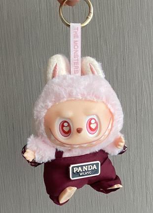 Игрушка лабубу розовая в одежде panda milano брелок