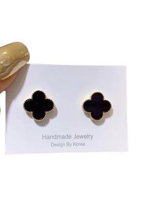 Серьги бижутерия клевер гвоздики классические золотистый с черной вставкой