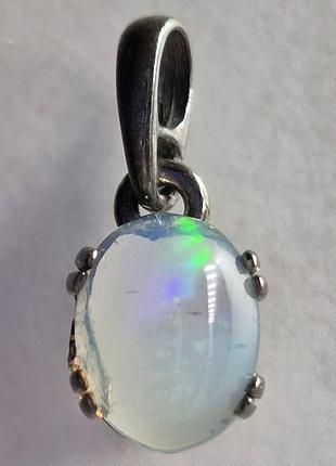Кулон жіночий срібний чорнений 925 з натуральним ефіопським опалом із яскравою райдужною іризацією