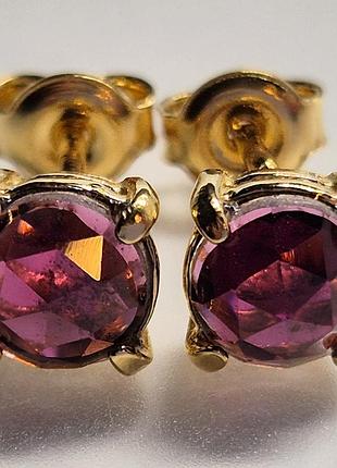 Серьги пусеты с природным камнем гранатом сережки из серебра 925 с позолотой с красными камнями женские