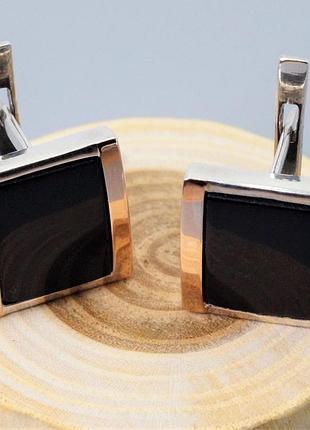 Серьги серебряные с черным ониксом и золотыми напайками 925/375 пробы.